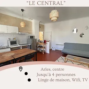 https://arles-lovely-flat-in-the-city-center.fr-provencehotel.com